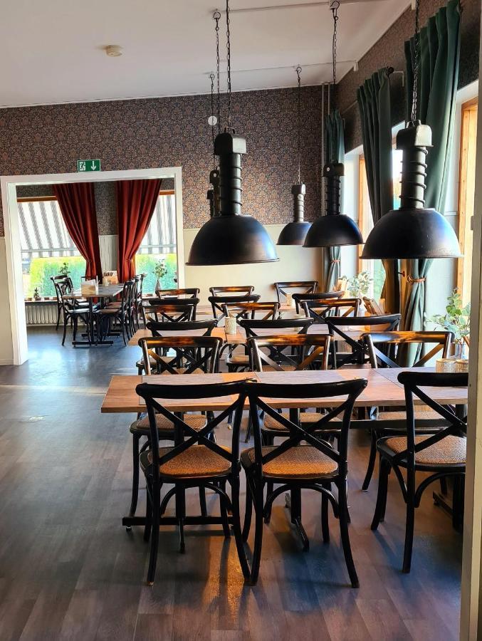 Dala-Jaerna Hotell Och Vandrarhem Exterior photo