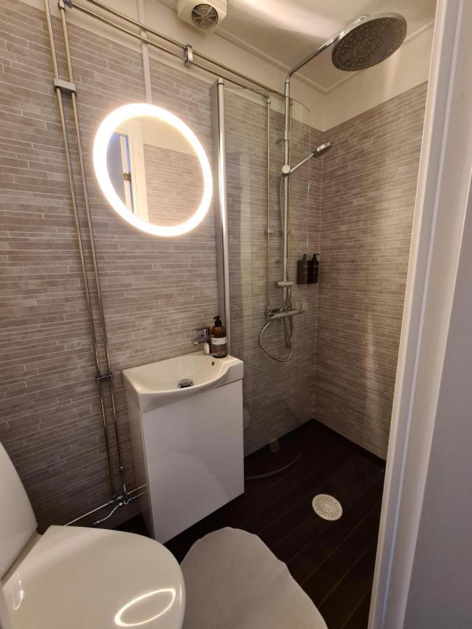Dala-Jaerna Hotell Och Vandrarhem Exterior photo