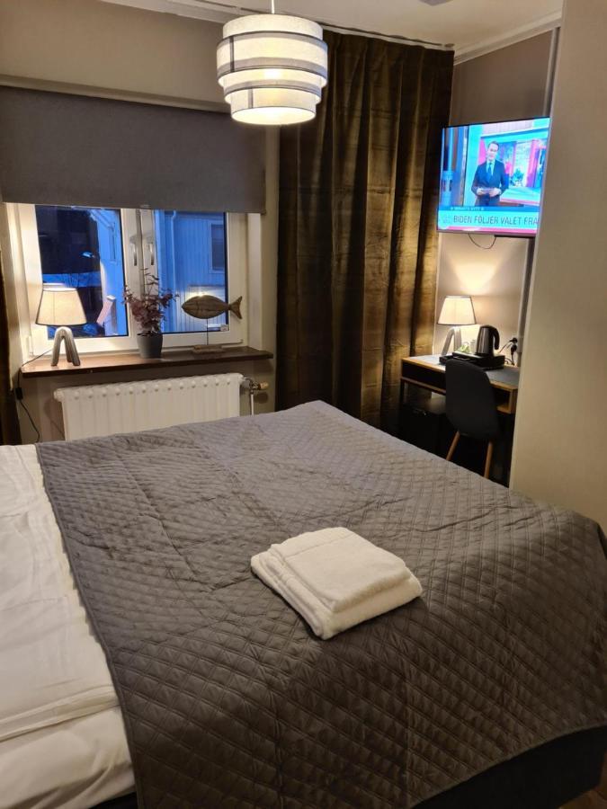 Dala-Jaerna Hotell Och Vandrarhem Exterior photo